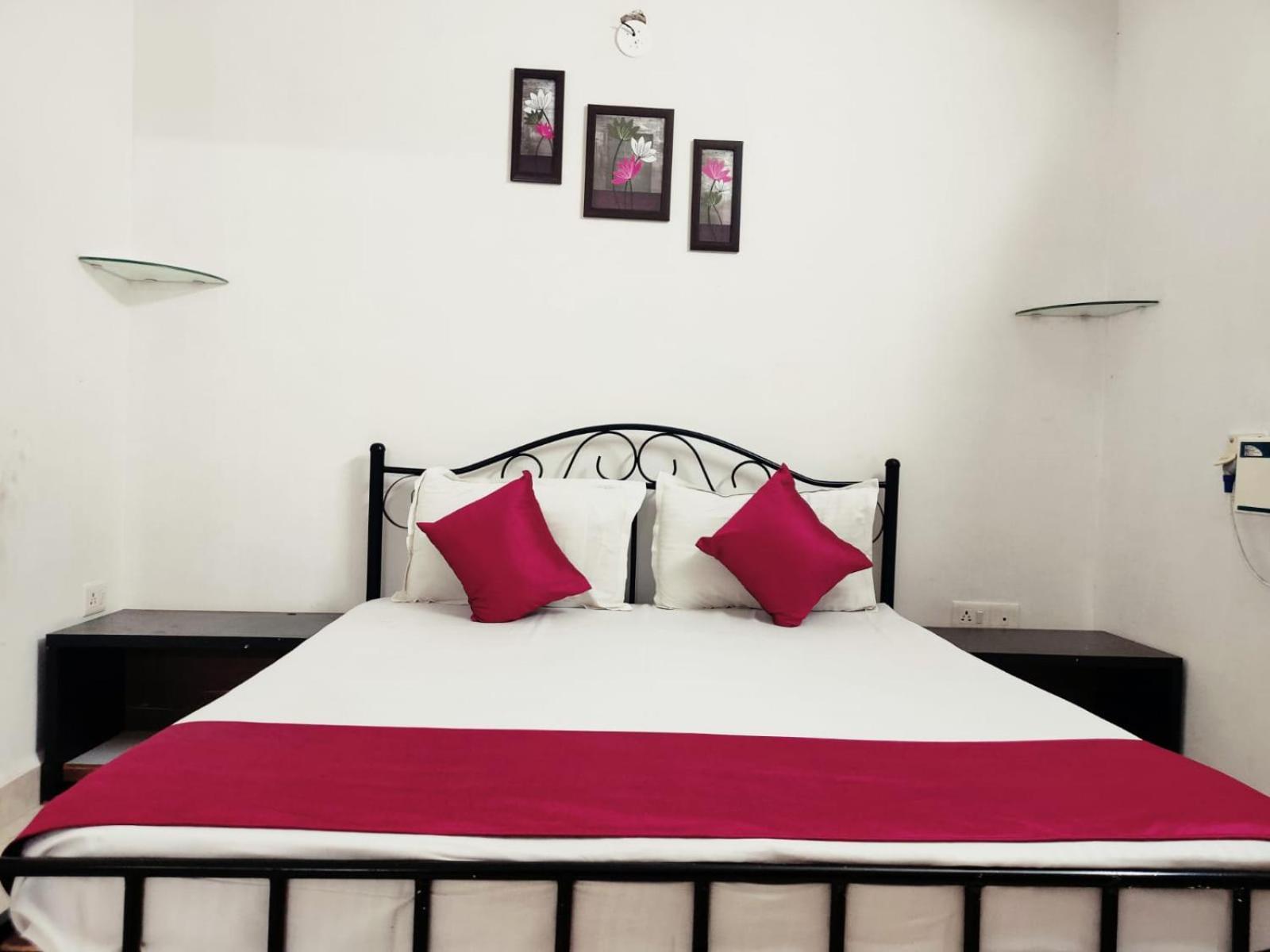 Ra Travelup Guest house Baga